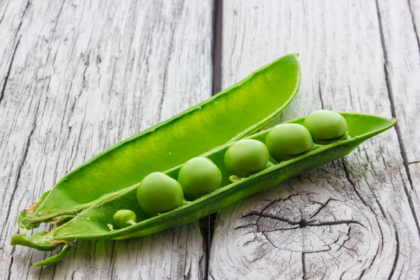 Some green peas - Photo, Image