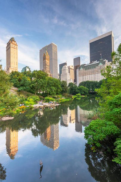 New York, New York, USA Central Park South skyline from Central Park in the summertime. - Foto, imagen