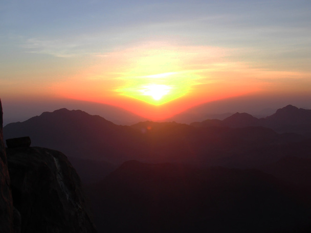 Auringonnousu Siinain vuoren huipulla
 - Valokuva, kuva