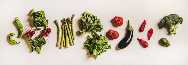 Summer vegetables layout. Flat-lay of fresh greens, asparagus, radish, tomato, broccoli and avocado over white background, top view. Website banner for grocery shop, farmers market, minimalistic style - Fotografie, Obrázek