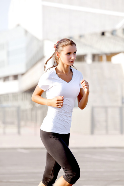 Athletic Runner Training in a park for Marathon. Fitness Girl - Foto, Imagem