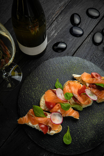 Italian bruschetta, with soft cheese and salmon, spices and tomatoes - Foto, imagen