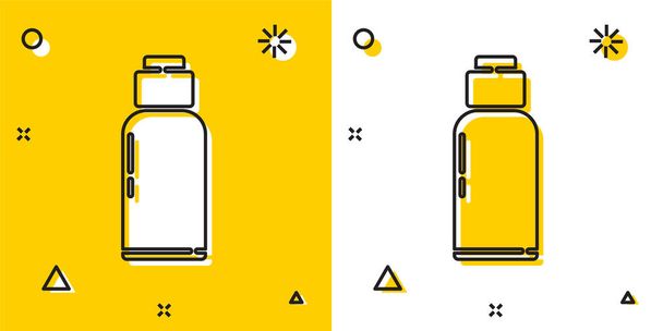 Das Symbol der schwarzen Kantine Wasserflasche isoliert auf gelbem und weißem Hintergrund. Ikone der Touristenflasche. Krug Wasserverbrauch in der Kampagne. Zufällige dynamische Formen. Vektorillustration. - Vektor, Bild
