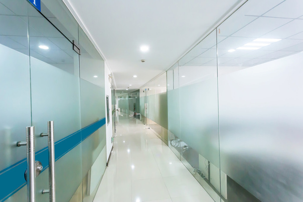 koridor moderní kancelářské budovy - Fotografie, Obrázek