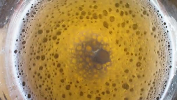Rotating beer in the glass - Кадры, видео