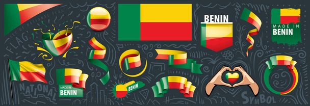 Benin nemzeti zászlójának vektorkészlete különböző kreatív formatervezési mintákban - Vektor, kép