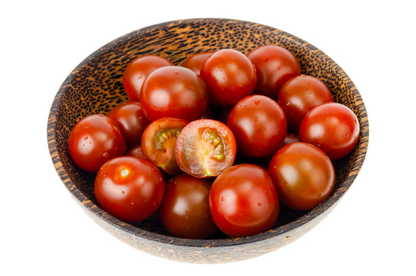Małe czerwone i czarne pomidory wiśniowe izolowane. Studio zdjęcie - Zdjęcie, obraz