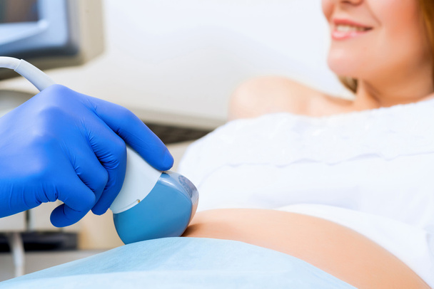 Abdominal ultrasound scanner for pregnant women - Фото, изображение