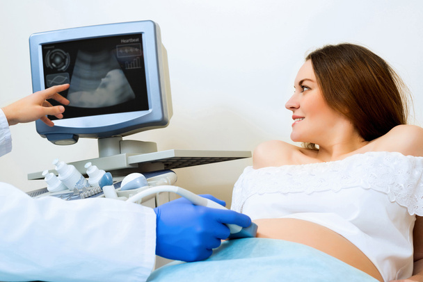 a recepció az orvosnál terhes nő - Fotó, kép
