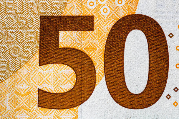 Focus selettivo sui dettagli delle banconote in euro. Dettaglio ravvicinato delle banconote in moneta, 50 euro isolati. Concetto monetario mondiale, inflazione ed economia - Foto, immagini