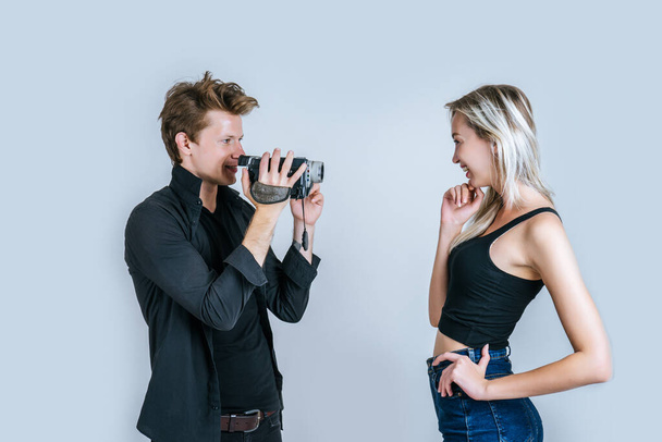 Happy portrait of Couple holding Videocamera en Record clip video - Foto, afbeelding