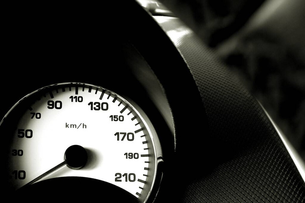 la vitesse la plus sûre lorsque votre indicateur de vitesse est à vitesse nulle - Photo, image