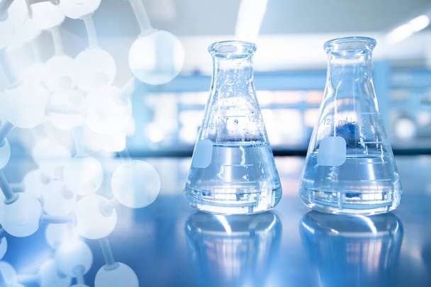 dos frasco de ciencia azul con estructura molecular química en fondo de laboratorio de investigación de educación azul
 - Foto, Imagen