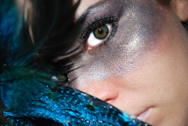 Green Eyed Girl with Mardi Gras Mask - Foto, Imagen