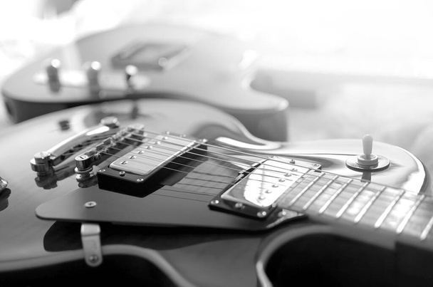  Elektro gitar makro soyut siyah ve beyaz  - Fotoğraf, Görsel