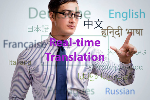 A valós idejű fordítás fogalma idegen nyelvről - Fotó, kép