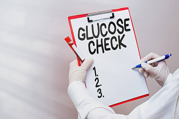 Tekst schrijven Glucose Check. Business concept voor een procedure die de hoeveelheid suiker in het bloed meet Laboratorium bloedmonster getoond voor medische diagnostische analyse resultaat. - Foto, afbeelding
