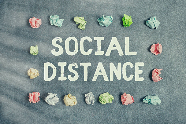 Kézírás szöveg írás Social Distance. Fogalom azt jelenti, fenntartása nagy távolságot a közegészségügyi biztonság Papír kiegészítők digitális okostelefon rendezett különböző - Fotó, kép