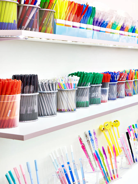 Colored pens in school and office supplies store - Zdjęcie, obraz