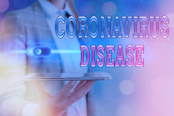 A Coronavirus-kórt mutató szöveges jel. Fogalmi fotó definíciója: betegség által okozott új vírus SARSCoV2 Grafikus lakat web adatok biztonsági alkalmazás rendszer. - Fotó, kép