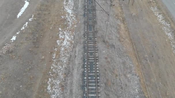 εγκαταλειμμένη σιδηροδρομική γραμμή το χειμώνα  - Πλάνα, βίντεο