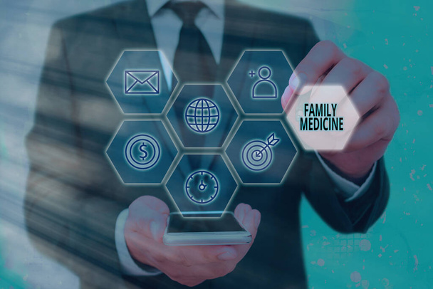 A családi orvoslást bemutató levél. Üzleti fotó bemutatja átfogó egészségügyi ellátás az egyéni és családi hálózatok és a különböző ikonok legújabb digitális technológia koncepció. - Fotó, kép