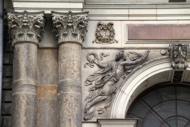 Almanya 'nın eski Dresden kentindeki anıtsal mimari - Fotoğraf, Görsel