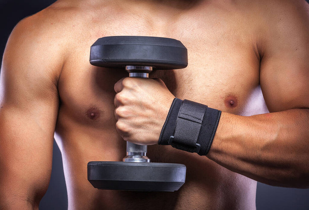 fitness man with sports dumbbells - Foto, Imagen