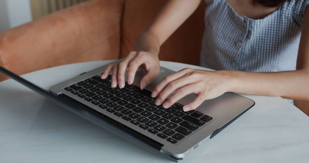 Woman work on laptop computer at home - Foto, Bild