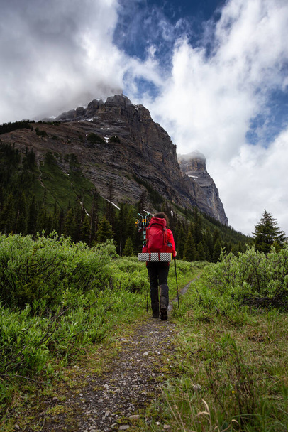 Female Backpacker Hiking in Canadian Rockies during a cloudy day. - Valokuva, kuva