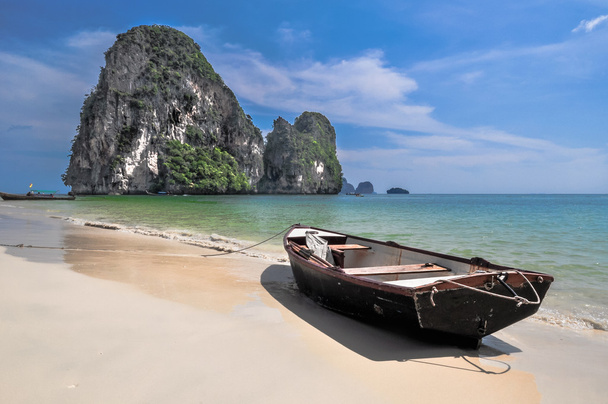 Лодка на острове море песок солнечный пляж природа обои для рабочего стола
 - Фото, изображение