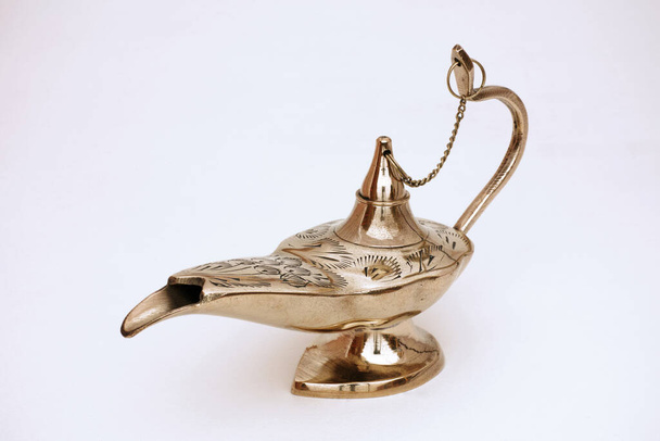 Öllampe aus Messing, Typ Aladdin - Foto, Bild