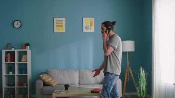 Young Man Has a Business Talk on Phone - Video, Çekim
