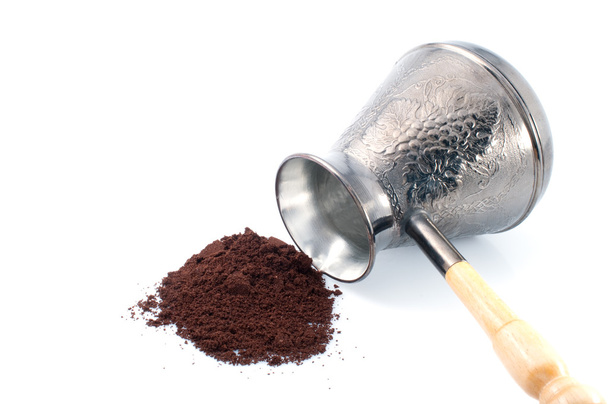 Coffee pot and ground coffee - Fotografie, Obrázek