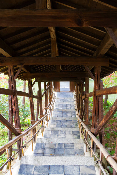 Ponte di legno nel tempio di Kodaiji, Kyoto, Giappone - Foto, immagini