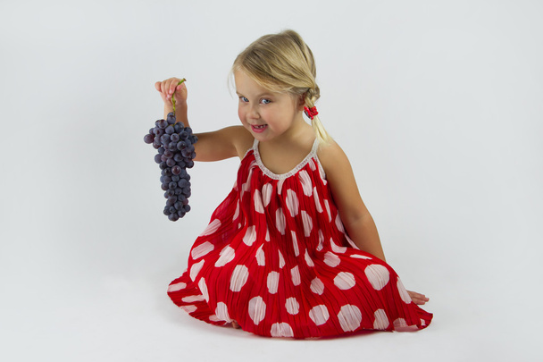 Menina com cacho de uvas - Foto, Imagem