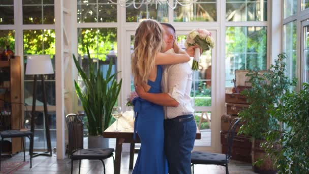 pair of lovers hugging and kissing after engagement. proposal to marry. - Metraje, vídeo