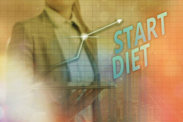 Tekst pisma Start Dieta. Koncepcja oznacza praktykę jedzenia żywności w sposób regulowany i nadzorowany Symbol strzałki idącej w górę oznaczające punkty wykazujące znaczące osiągnięcie. - Zdjęcie, obraz