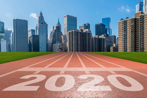 Concepto Año 2020 con pista de atletismo
 - Foto, Imagen