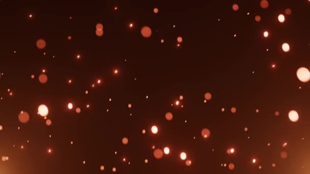 Πολλές φωτεινές σπίθες πετούν από τη φωτιά τη νύχτα με την κάμερα defocus. Όμορφο αφηρημένο φόντο πάνω στο θέμα της φωτιάς, του φωτός και της ζωής. Κινούμενα σχέδια 4K - Πλάνα, βίντεο