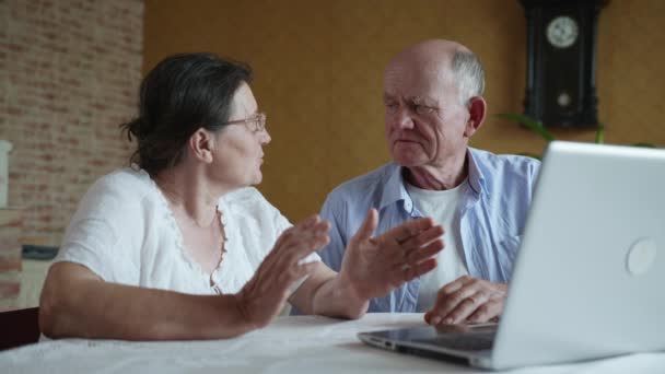 health, elderly woman and her old husband of retirement age complain of ill health and pressure during online consultation with doctor via video link on computer - Кадры, видео