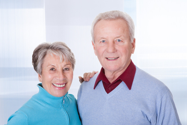 Portrét šťastného staršího páru - Fotografie, Obrázek