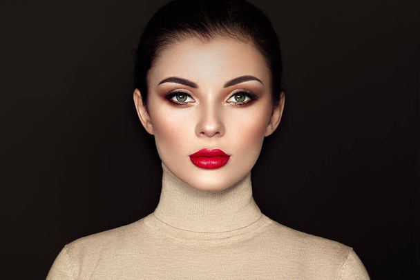 Beautiful Young Woman with Clean Fresh Skin. Perfect Makeup. Beauty Fashion. Red Lips. Cosmetic Eyeshadow. Smooth Hair. Girl in Black Turtleneck - Foto, afbeelding