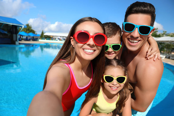 Happy family taking selfie near swimming pool.  Summer vacation - Foto, Bild
