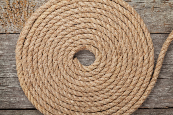 Cuerda de barco sobre fondo de textura de madera
 - Foto, imagen