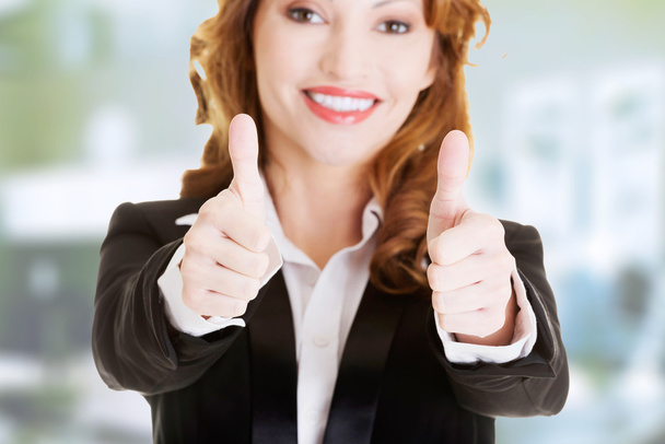 Business woman with thumbs up, ok gesture - Foto, immagini