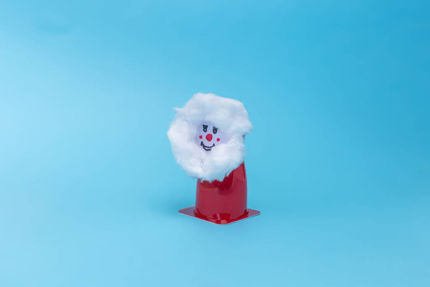 holiday crafts for kids, DIY, easy Santa Claus craft made fom yogurt plastic can - Фото, зображення