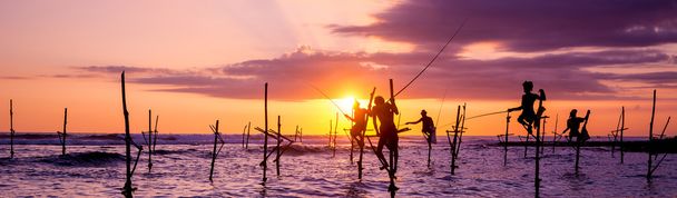 Sri Lanka pescador tradicional de zancos
 - Foto, imagen
