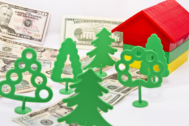 Spielzeugbäume, Geldgasse vor einem kleinen Haus - Foto, Bild