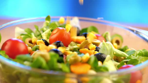Green vegan salad from green leaves mix and vegetables - Metraje, vídeo